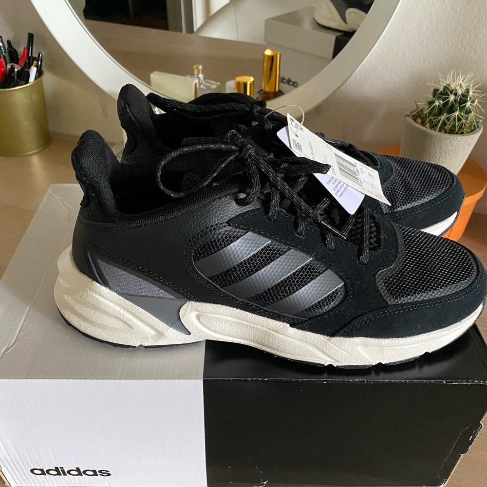 NIB Adidas 90s Valasion sz 7.5